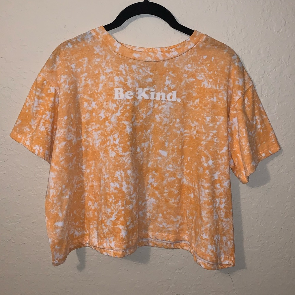 L Be Kind crop tee